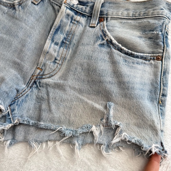 Levi’s 501 Distressed Denim Shorts Light Wash Frayed Hem Button Fly - Picture 5 of 7